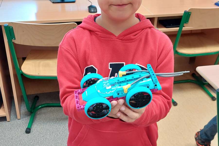 2223-ZAJĘCIA ROZWIJAJĄCE KREATYWNOŚC W KLASIE 1 i 2  Lab przyszłości