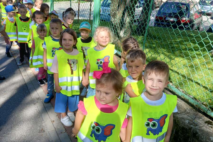 WYJŚCIE NA PRZEJŚCIE DLA PIESZYCH2324