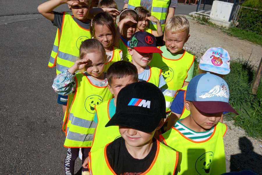 WYJŚCIE NA PRZEJŚCIE DLA PIESZYCH2324