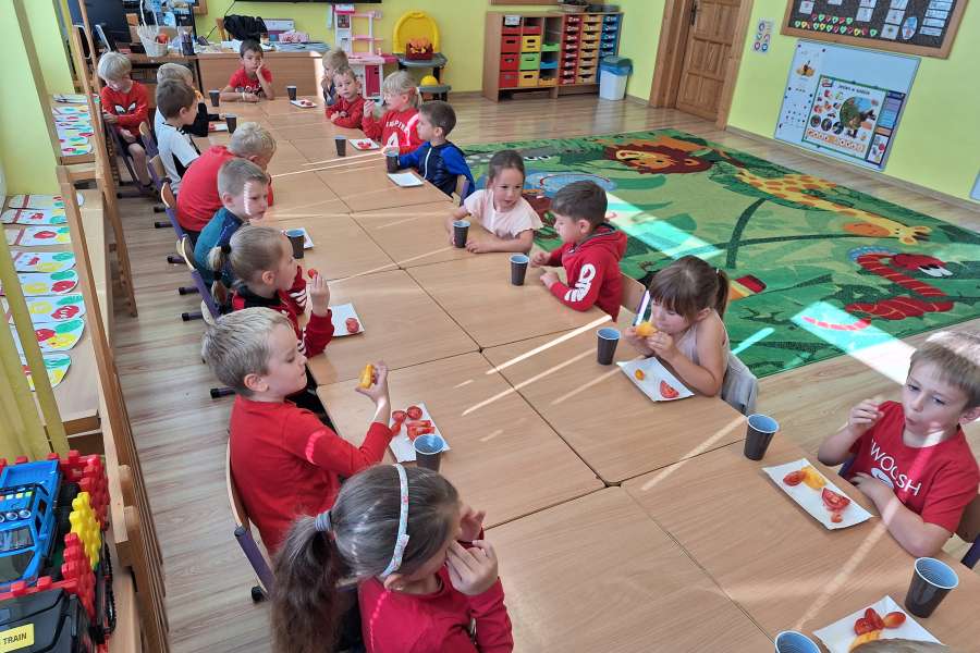 "Projekt Witaminki - pomidor" w grupie Smerfów