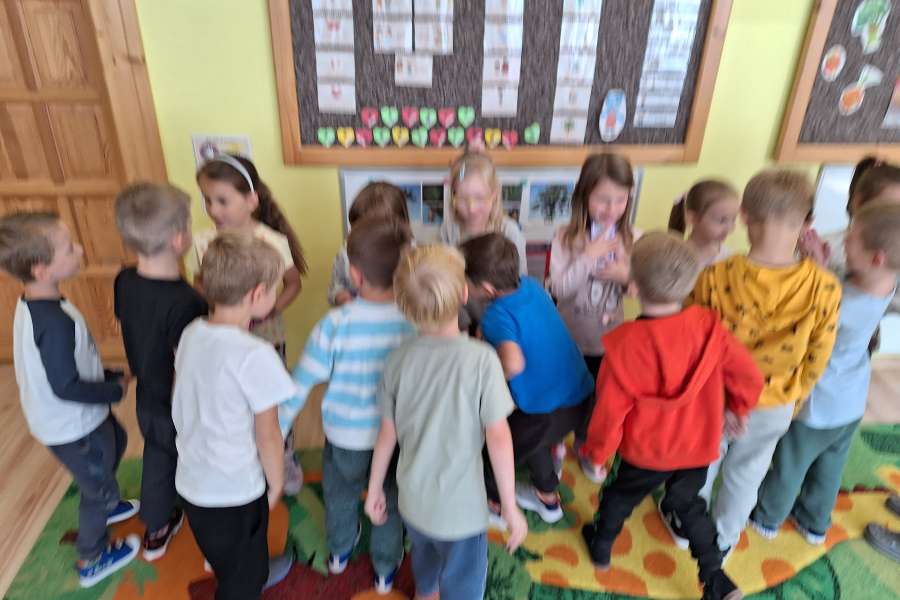 Dzień Dziewczyny w grupie Smerfów