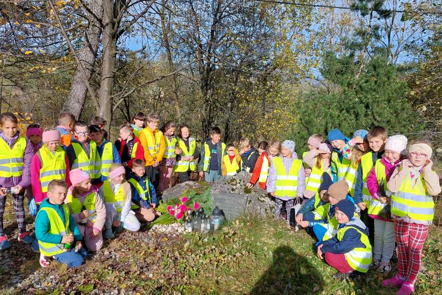 Wycieczka na Cmentarz klas I-III