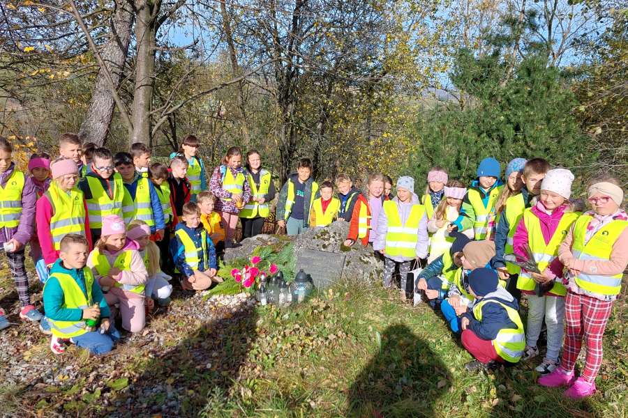 Wycieczka na Cmentarz klas I-III