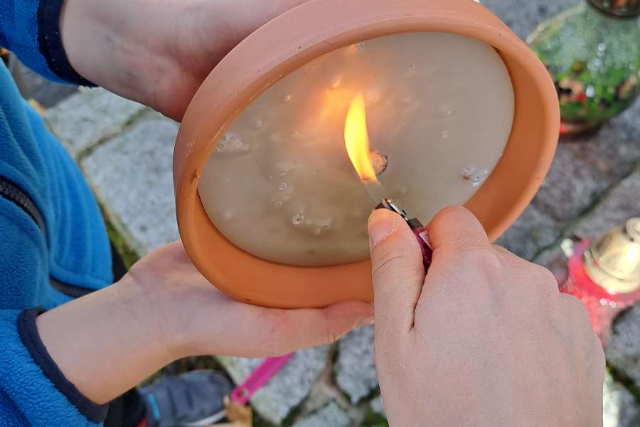 Z wizytą na grobie Kornela Makuszyńskiego2324a