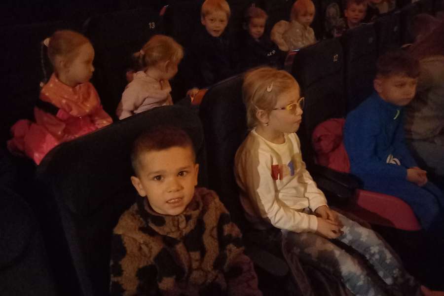 Wyjazd do kina na spektakl teatralny pt. " Piotruś Pan".