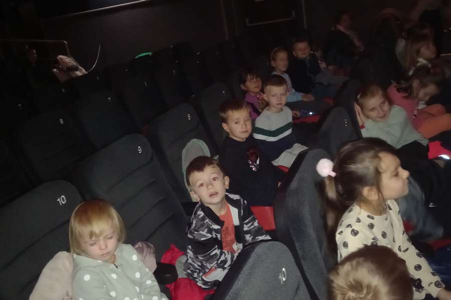 Wyjazd do kina na spektakl teatralny pt. " Piotruś Pan".