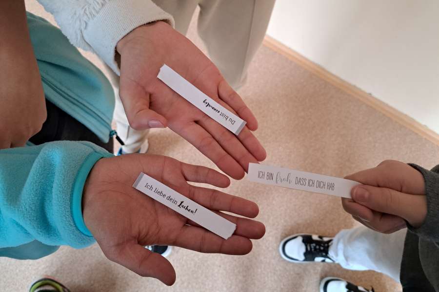 Dzień Życzliwości i Pozdrowień w języku niemieckim2324a