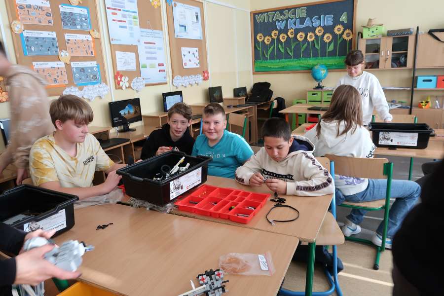 Zajęcia rozwijające z informatyki2324a