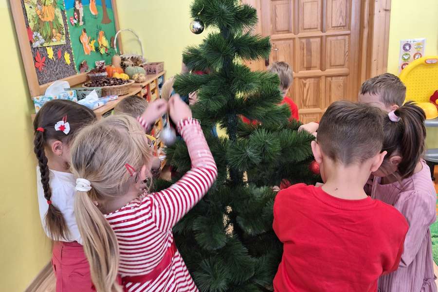 Przygotowania do świąt Bożego Narodzenia w zerówce.2324a