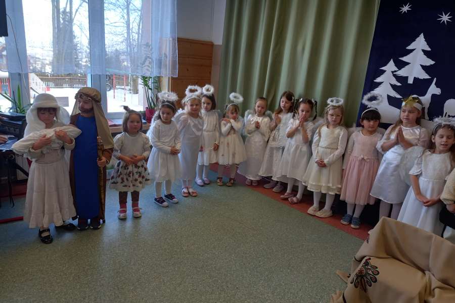 DZIEN_BABCI_I_DZIADKA_W_PRZEDSZKOLU2324a