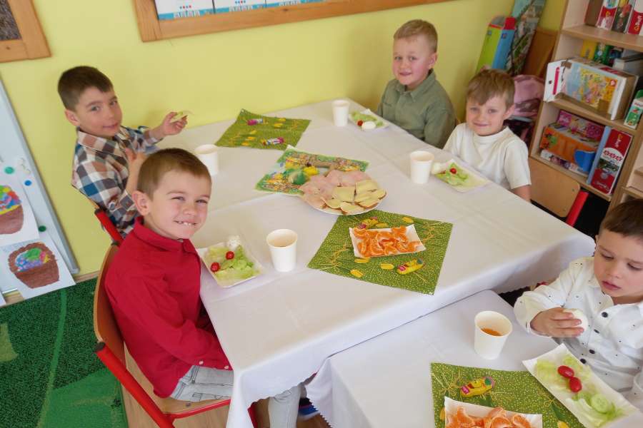 Śniadanie wielkanocne-pp2324a