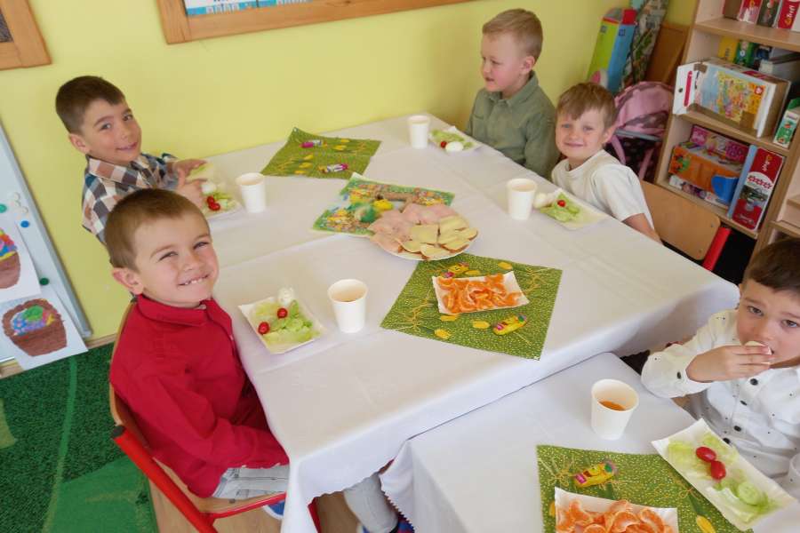 Śniadanie wielkanocne-pp2324a