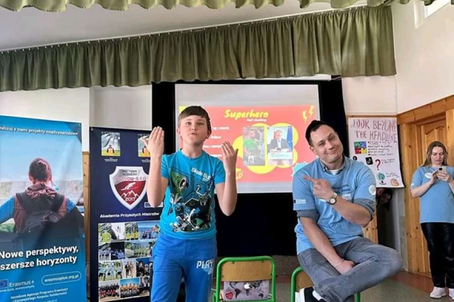 Prelekcja – Bezpieczne korzystnie z Internetu - 23/24