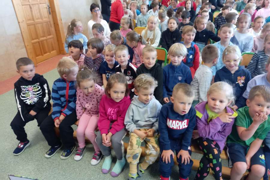 Spotkanie z pisarką Katarzyną Ryrych-pp2324a