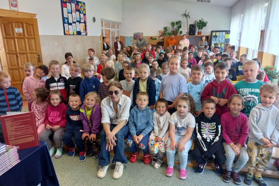 Spotkanie z pisarką Katarzyną Ryrych-pp2324a