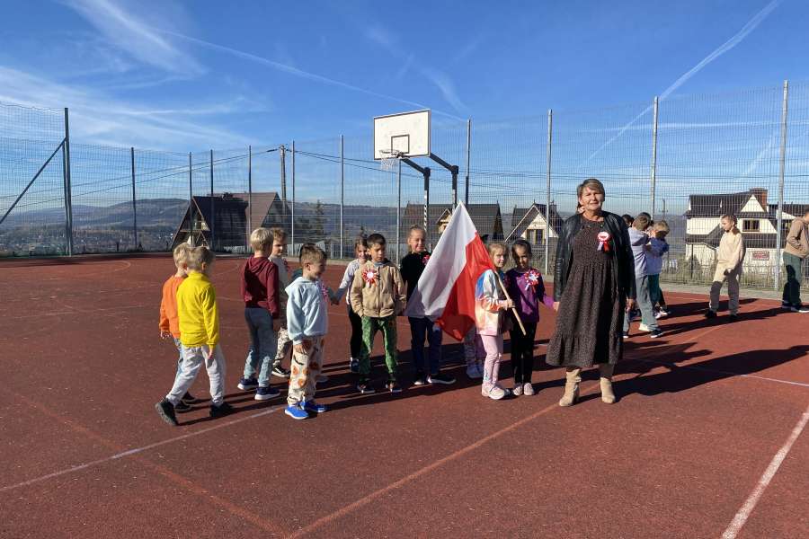 Akcja „Szkoła do hymnu”