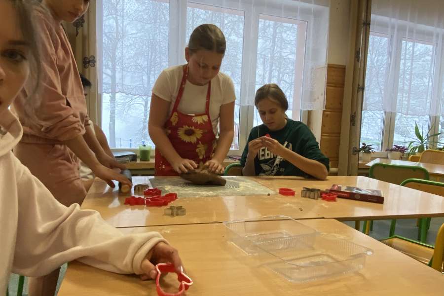 Pieczenie świątecznych pierników 2024