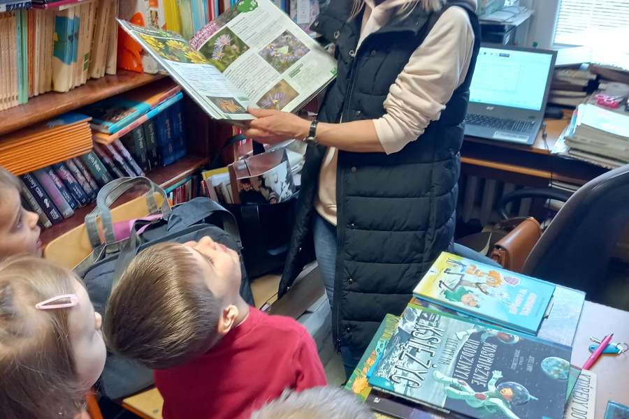 Wizyta w szkolnej bibliotece-pp2425