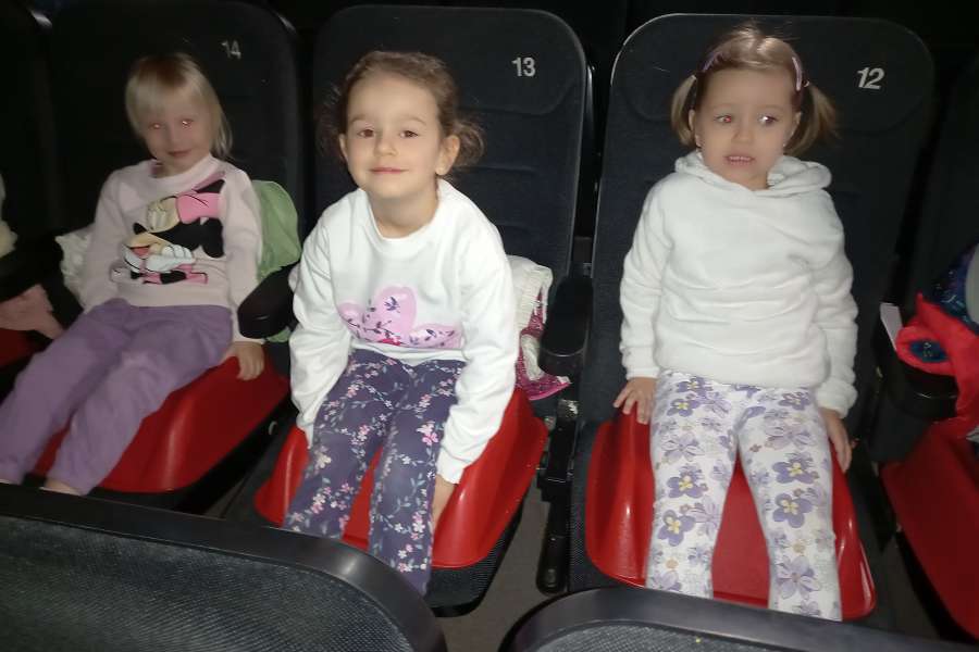 Wyjazd do kina  na przedstawienie teatralne pt Szewczyk pp2425