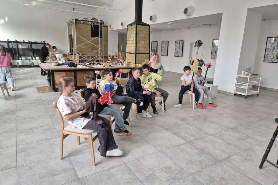 Warsztaty kreatywne z budowy lalek i animacji – relacja z wyjścia klasy 4